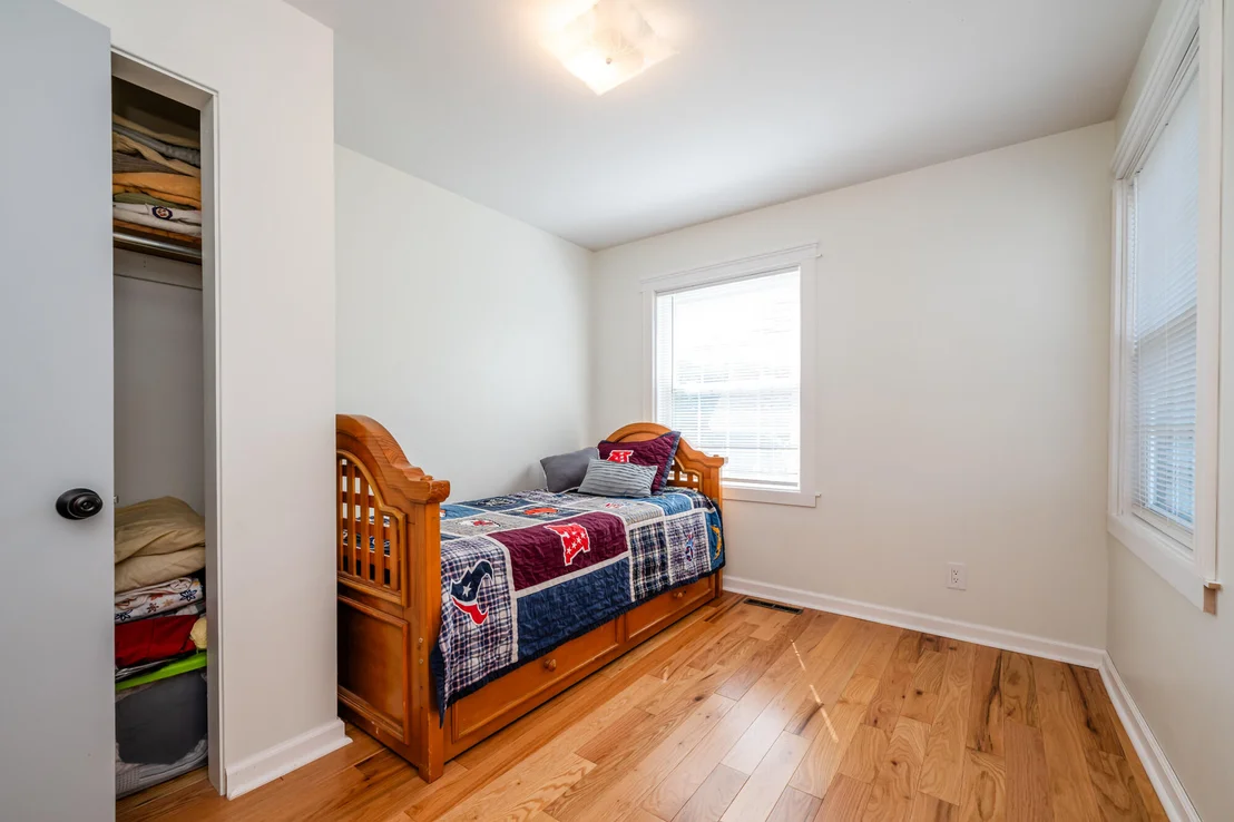 Photo of 547 Archer Avenue