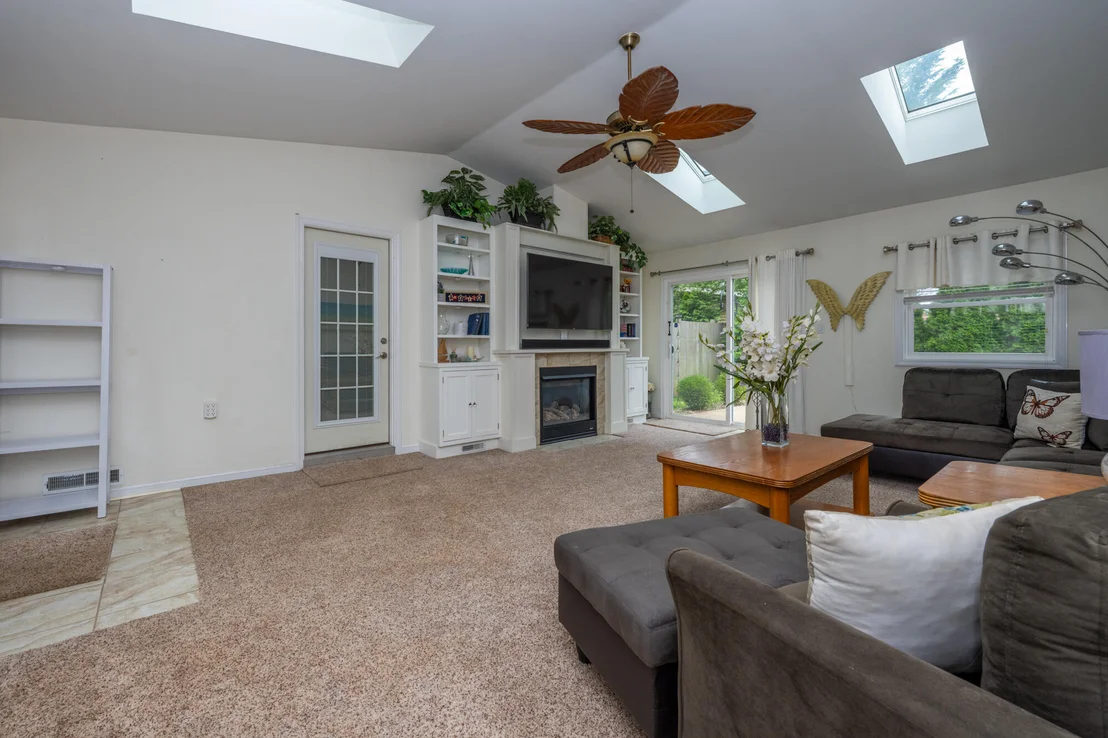 Photo of 2110 Commonwealth Road