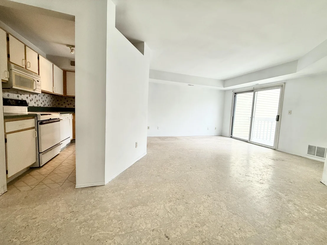 Photo of Unit 4 at 2203 S Huron Parkway S