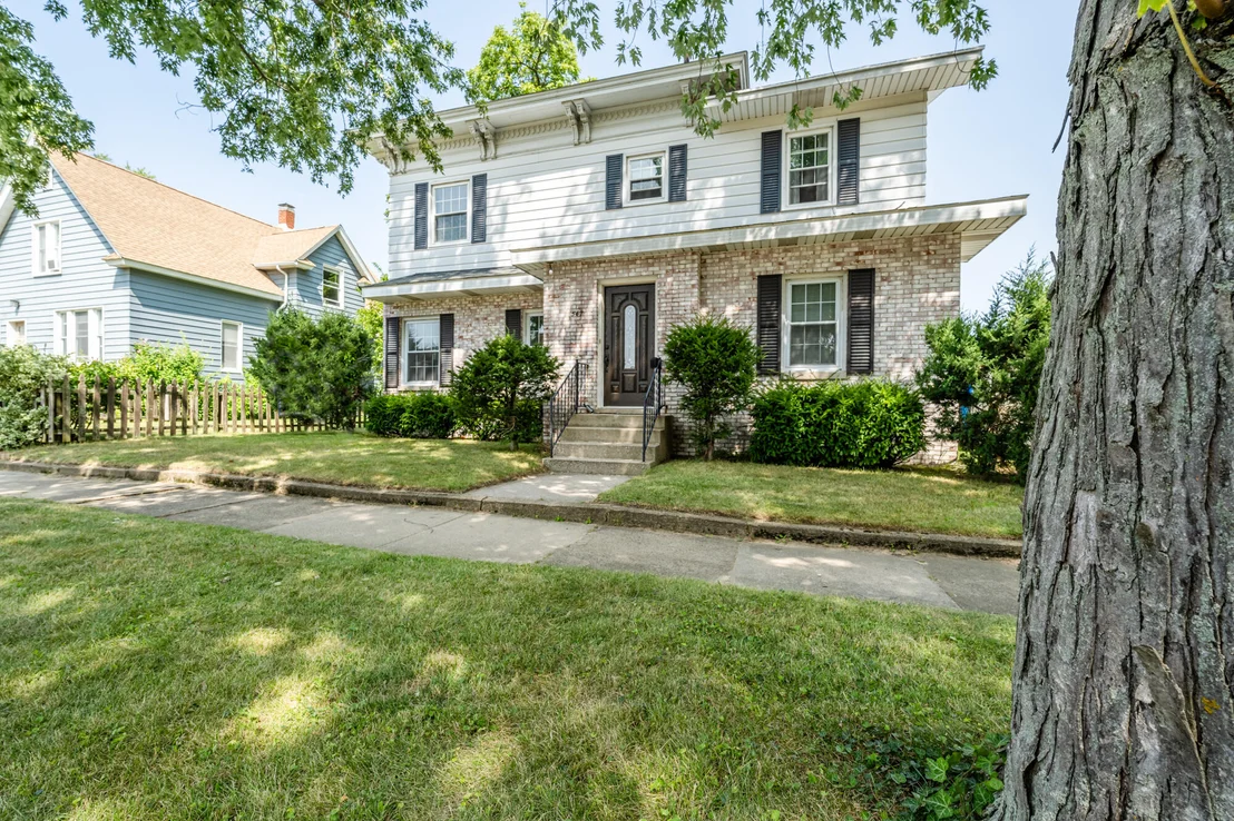 Photo of 547 Archer Avenue
