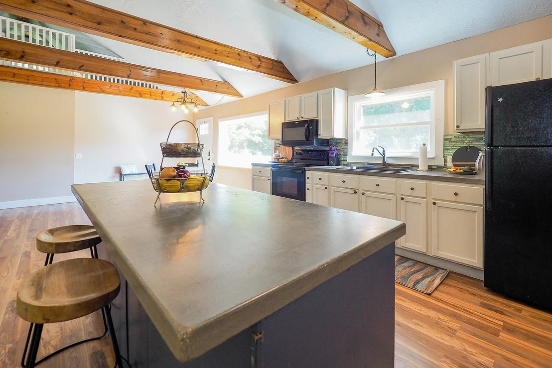 Photo of 557 W James Street