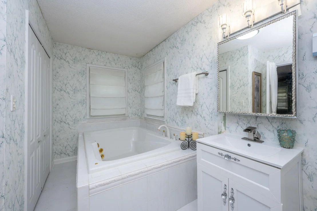 Photo of 2110 Commonwealth Road