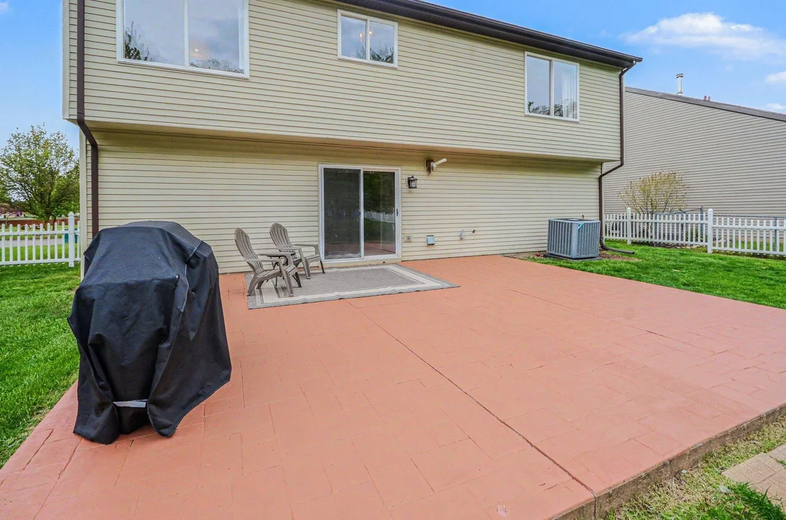 Photo of 6883 Maplelawn Drive