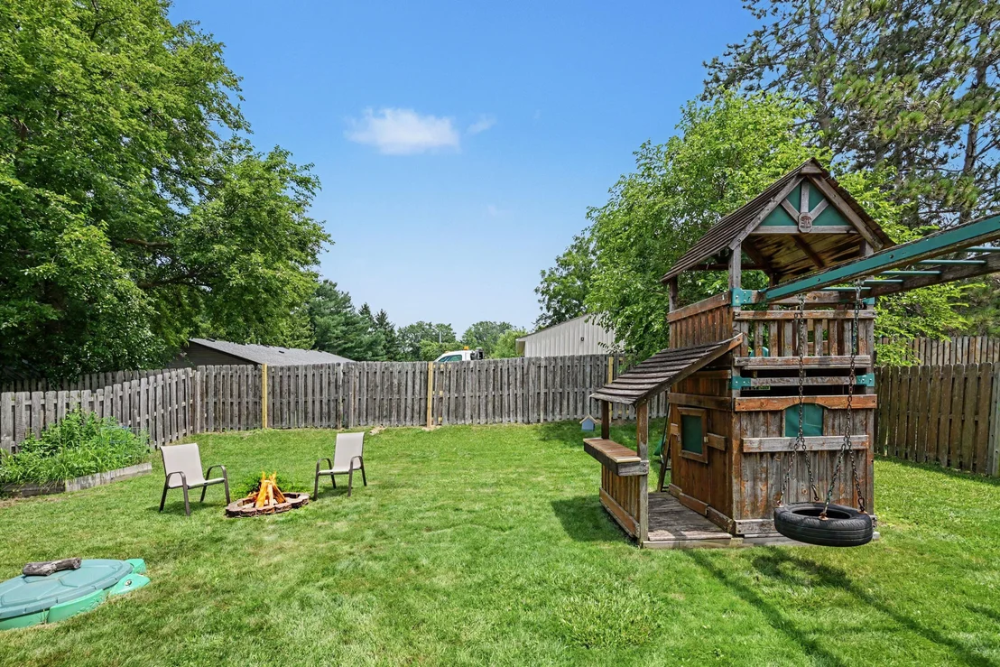 Photo of 6059 Mapleview Lane