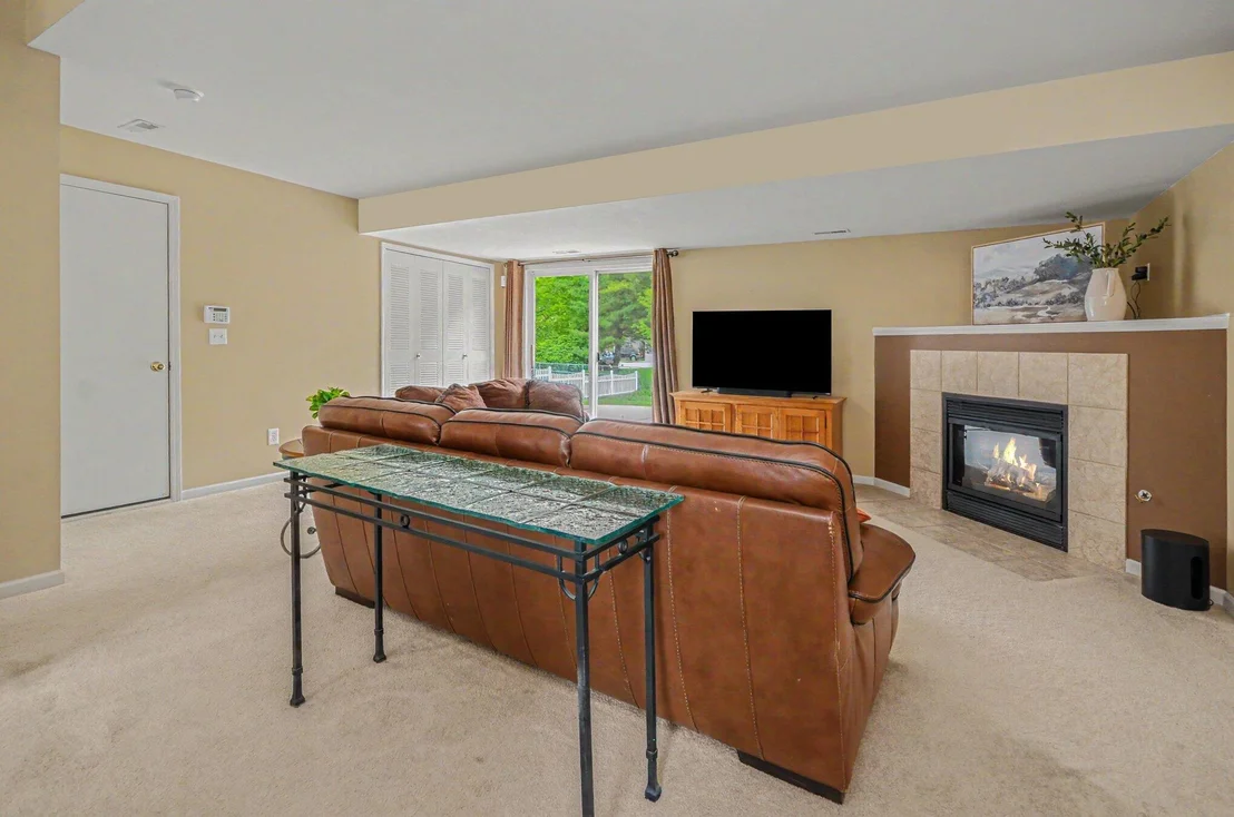 Photo of 6883 Maplelawn Drive