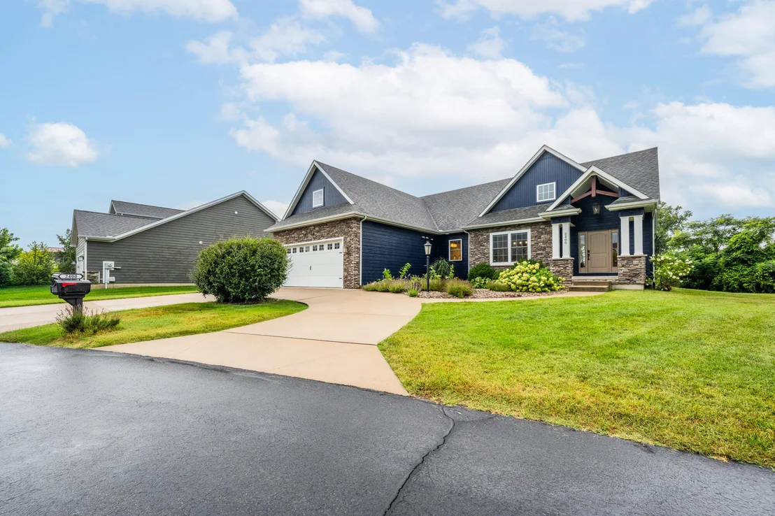 Photo of 2400 Bay Pointe Drive