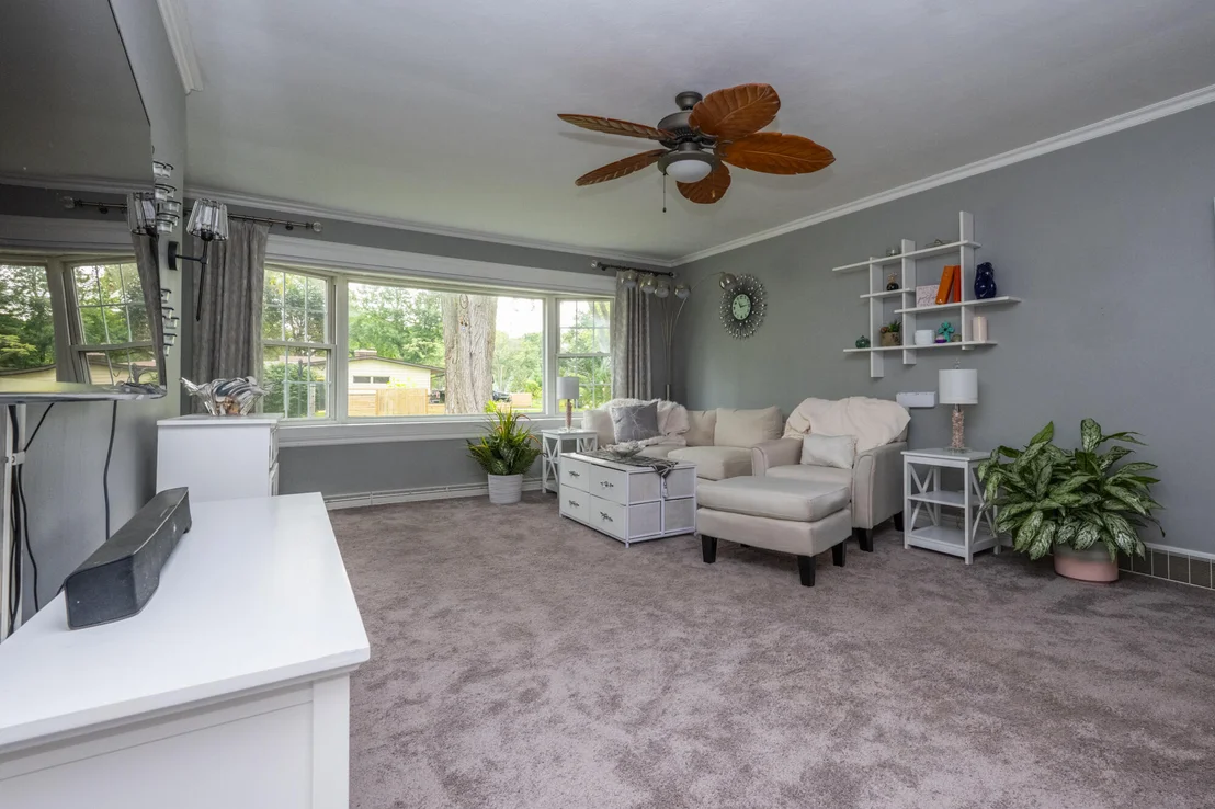 Photo of 2110 Commonwealth Road