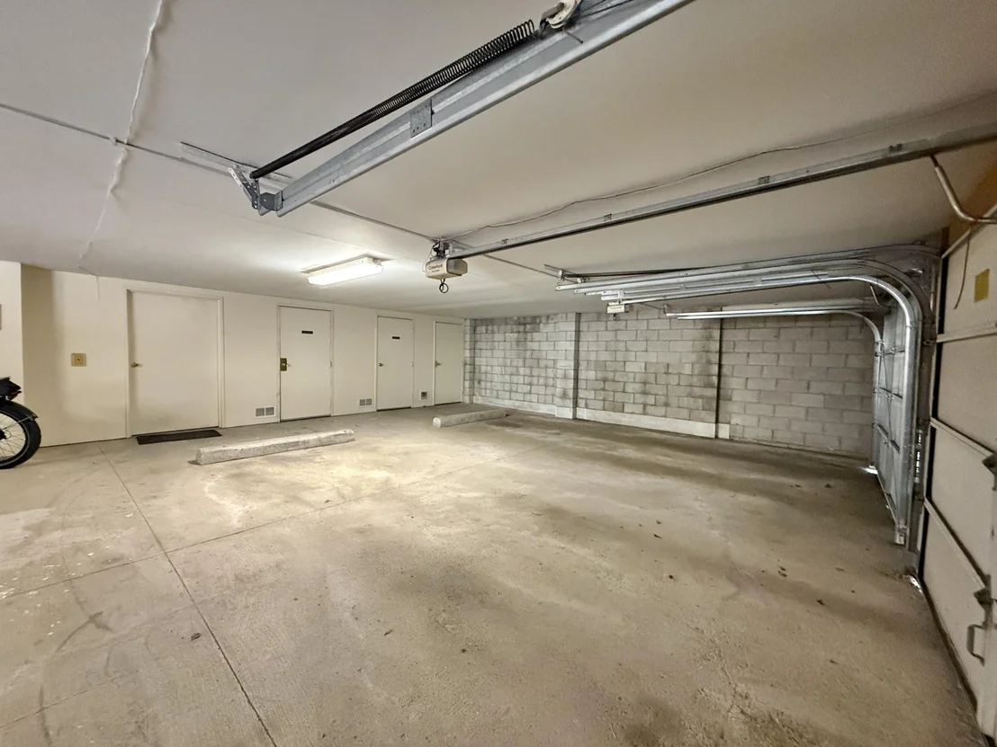 Photo of Unit 4 at 2203 S Huron Parkway S
