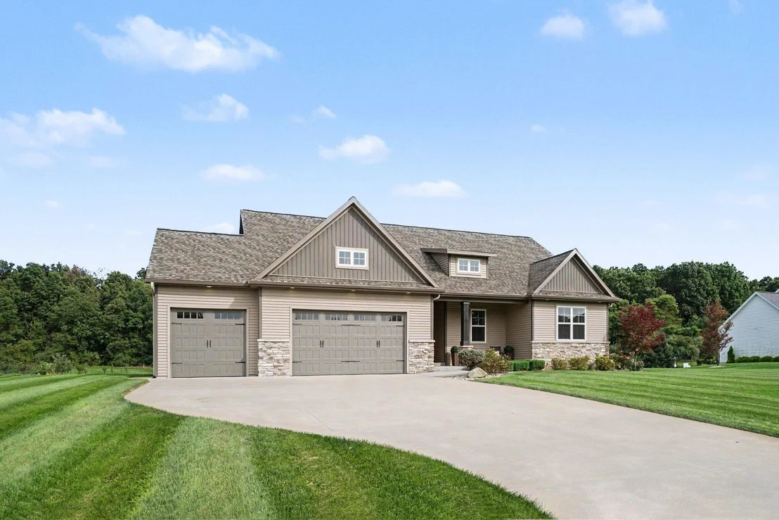 Photo of 42963 Mitchell Street