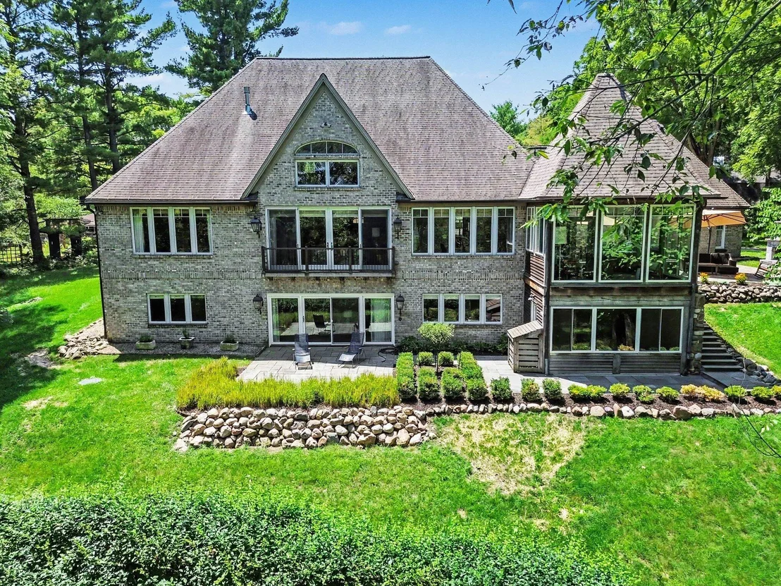 Photo of 1155 W Huron River Drive