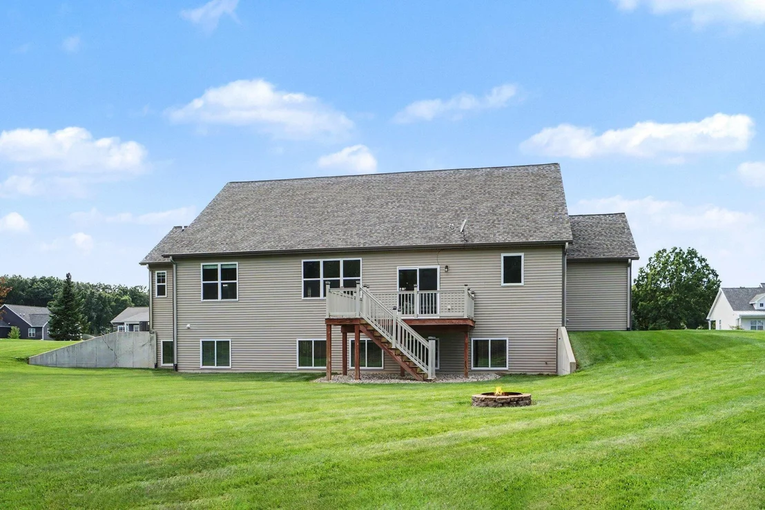 Photo of 42963 Mitchell Street