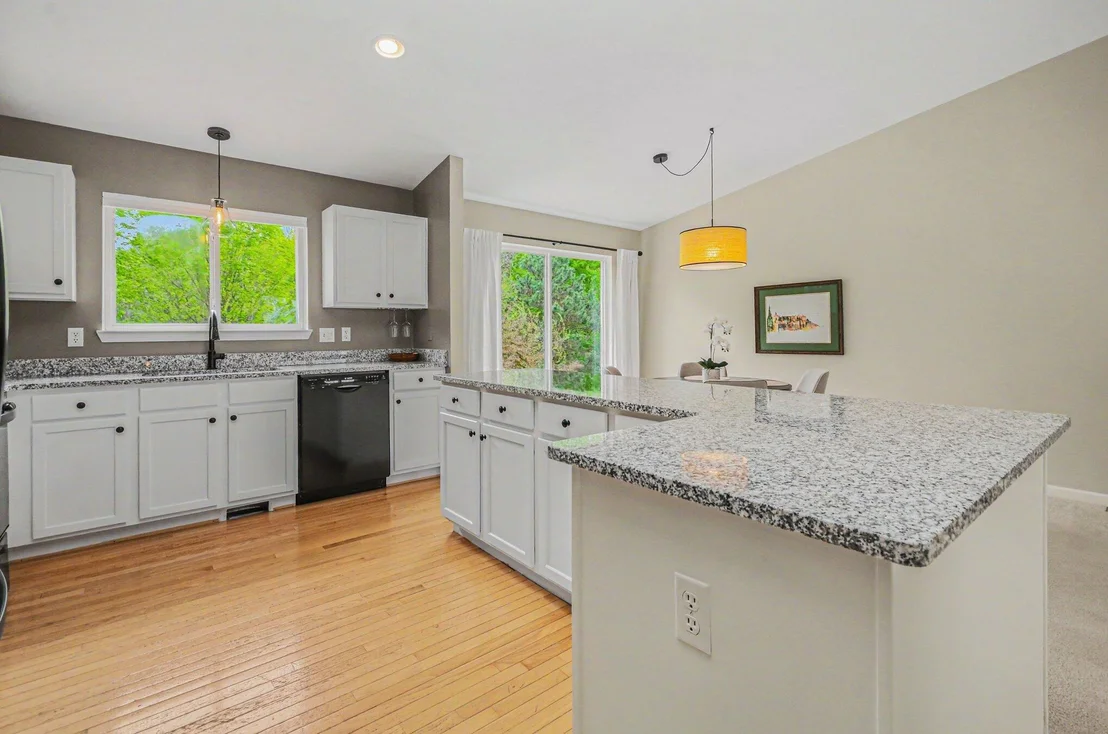Photo of 6883 Maplelawn Drive