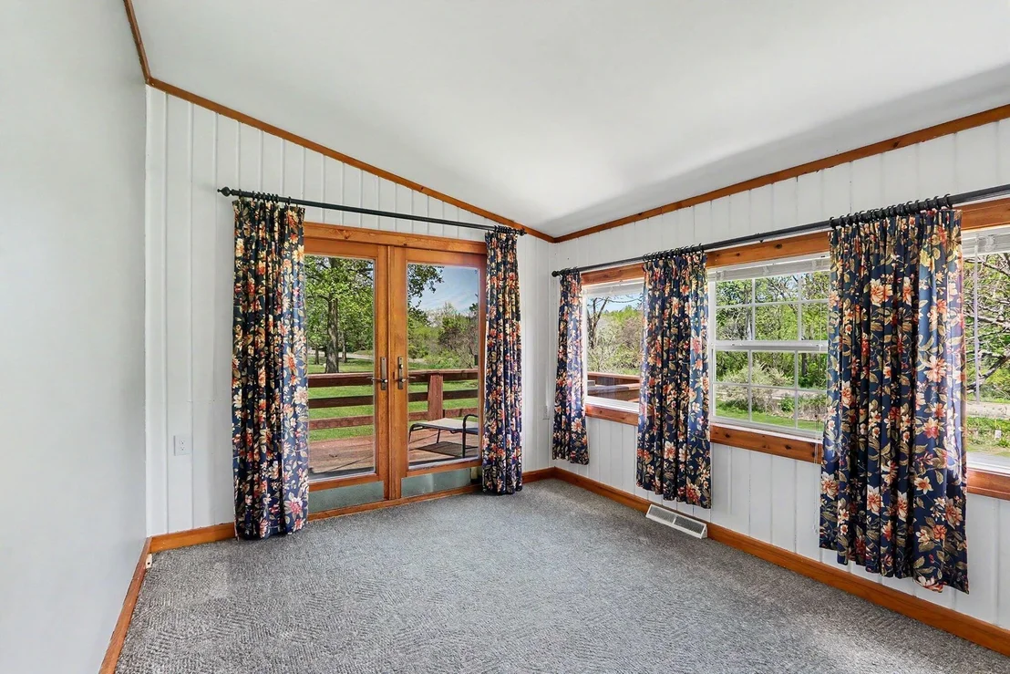 Photo of 588 River Road
