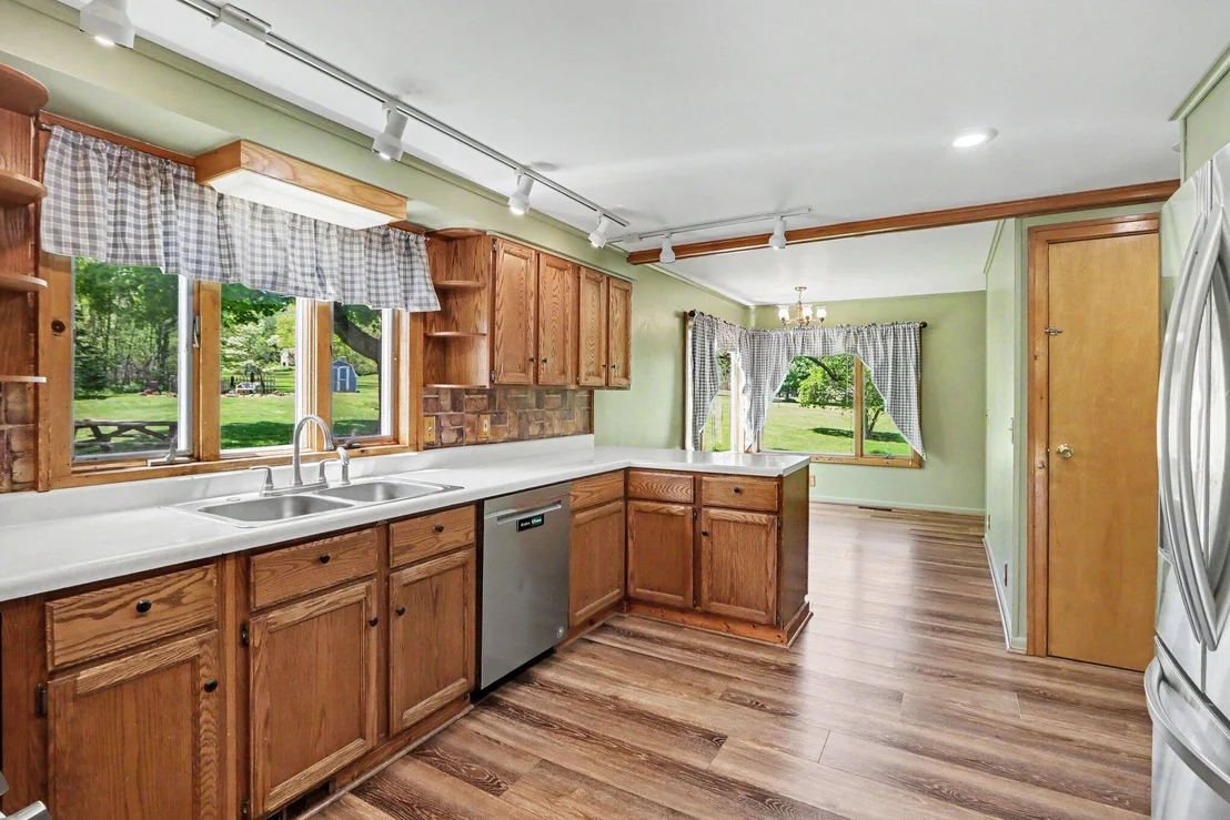 Photo of 588 River Road