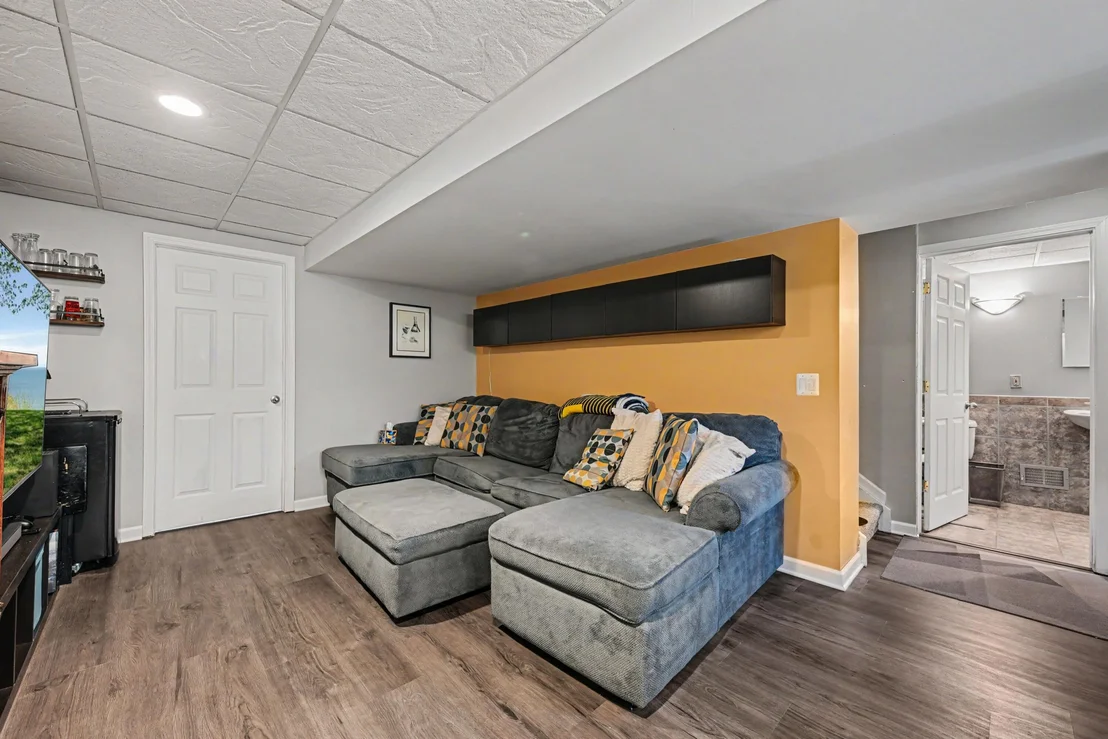 Photo of 6059 Mapleview Lane