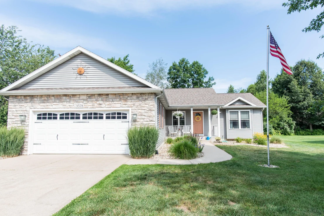 Photo of 3578 Martin Path