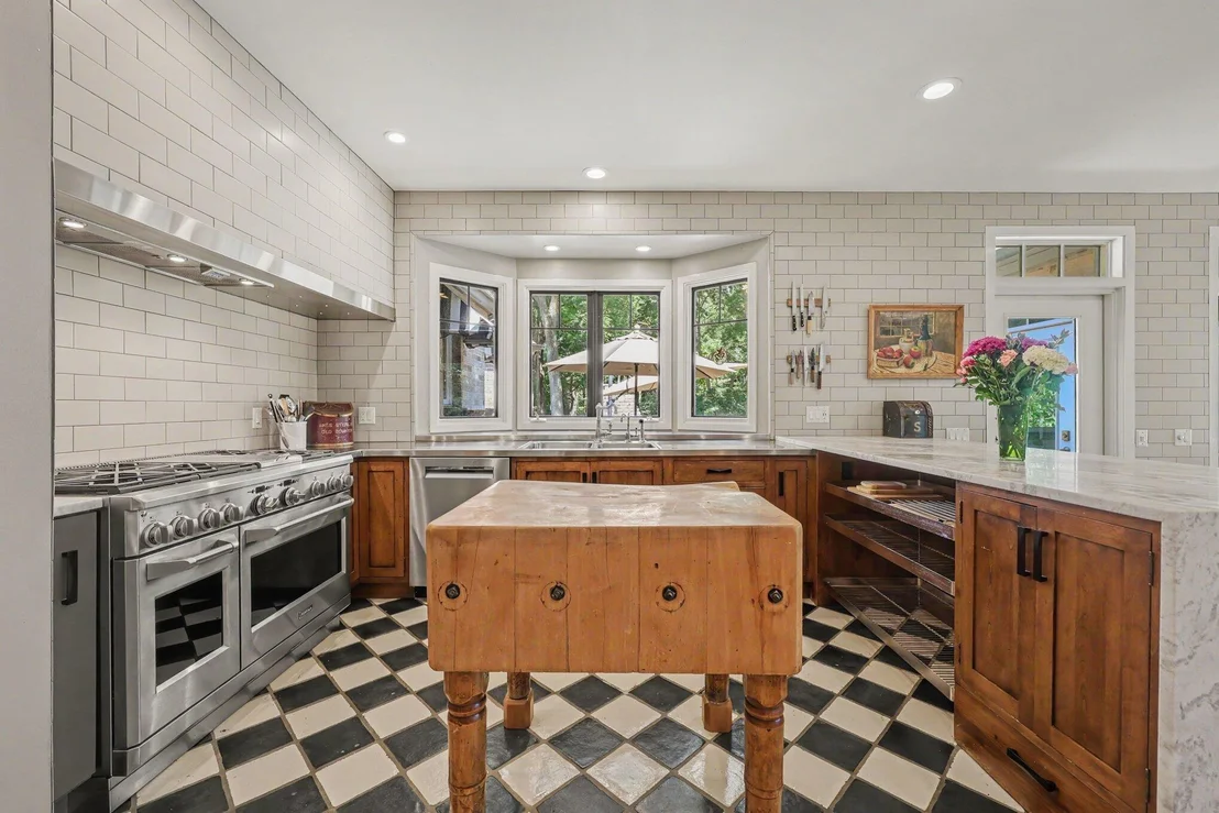 Photo of 1155 W Huron River Drive