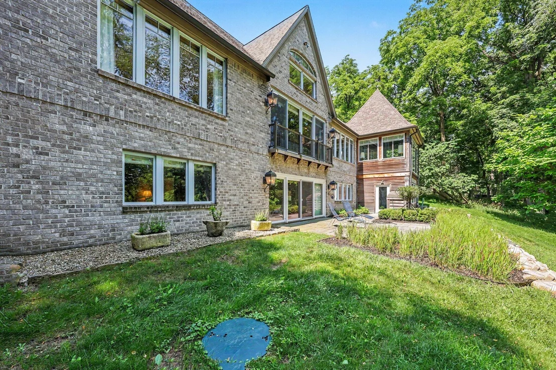 Photo of 1155 W Huron River Drive