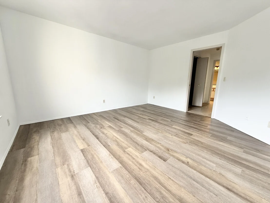 Photo of Unit 4 at 2203 S Huron Parkway S