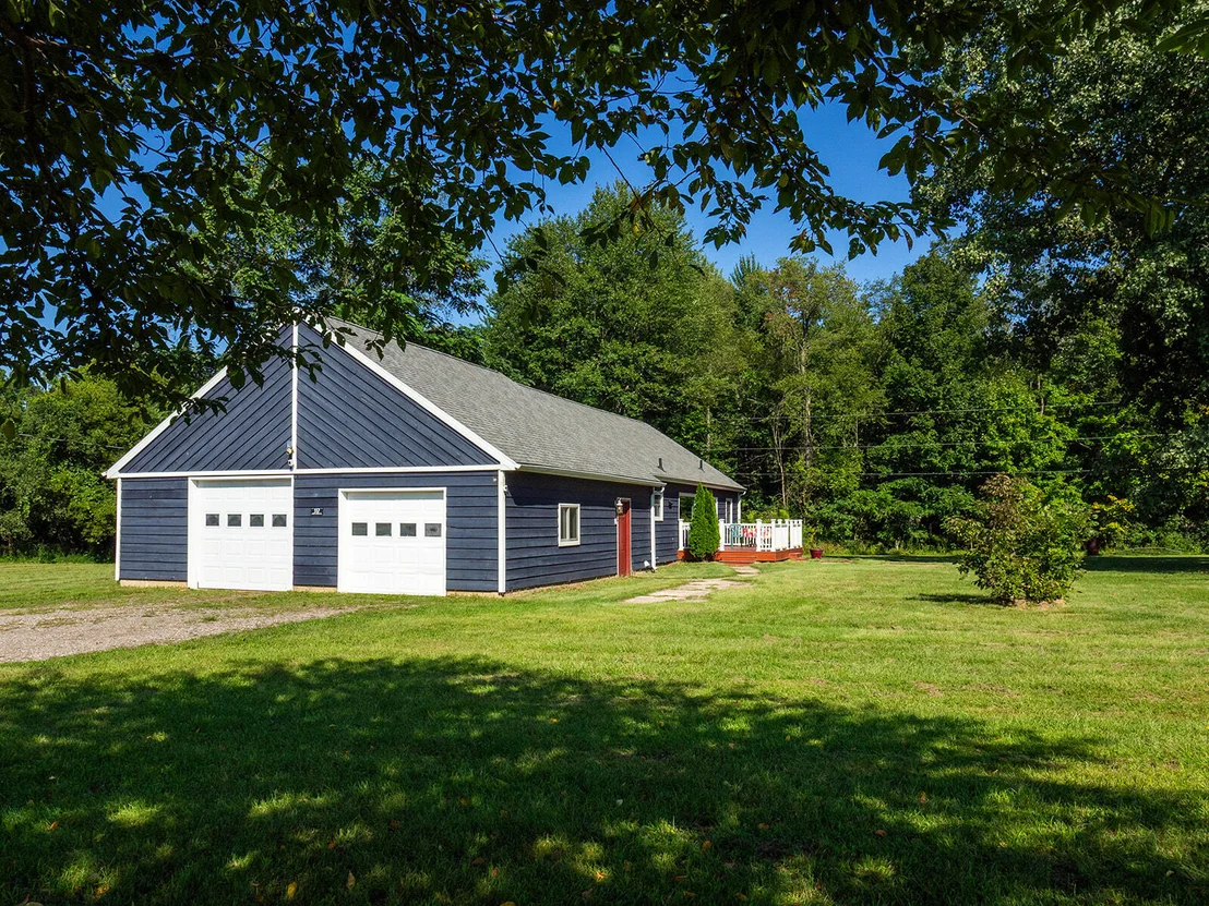 Photo of 557 W James Street