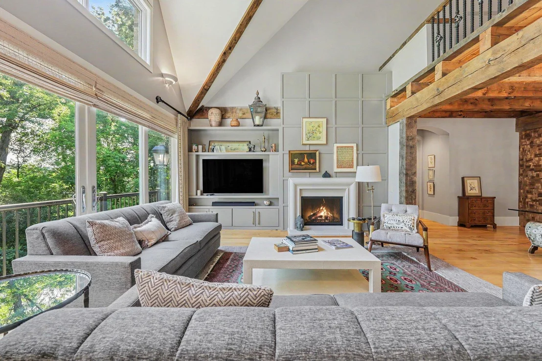 Photo of 1155 W Huron River Drive
