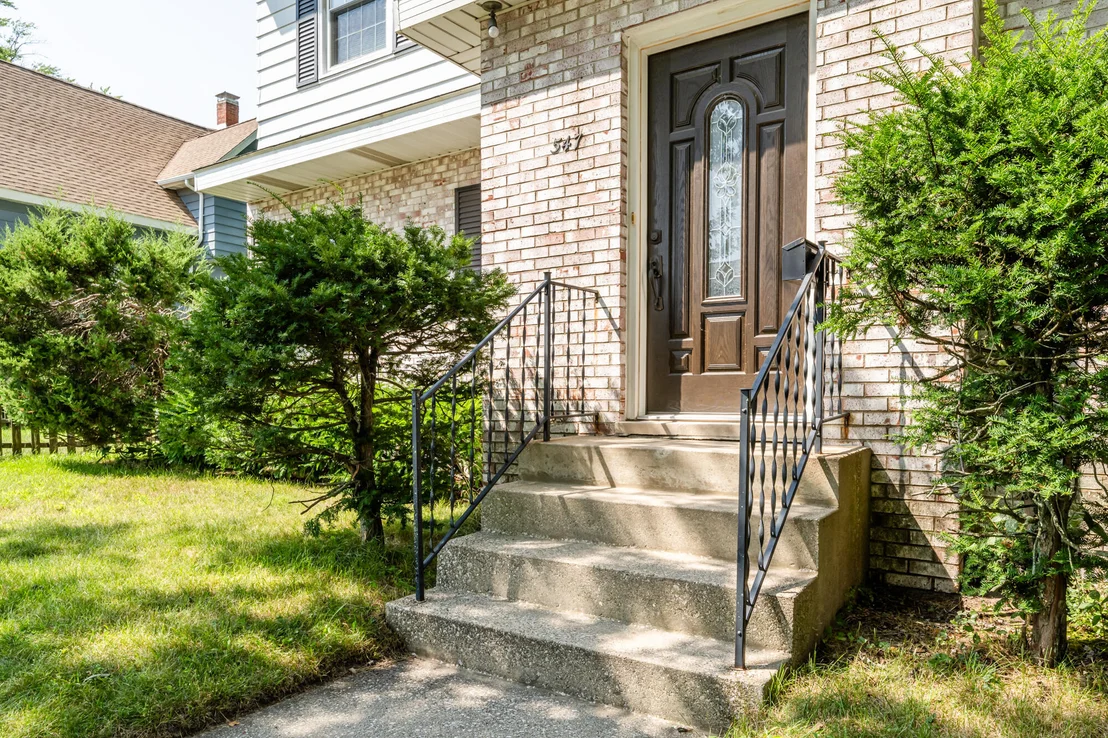 Photo of 547 Archer Avenue