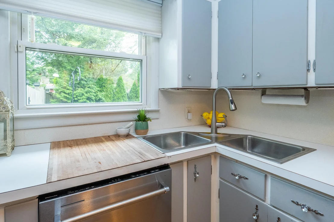Photo of 2110 Commonwealth Road