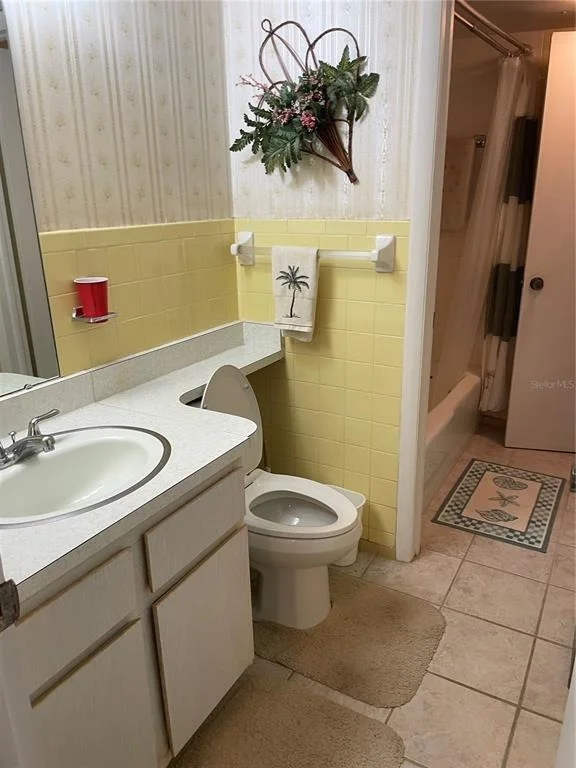 Photo of Unit UNITA at 532 MIDWAY DRIVE