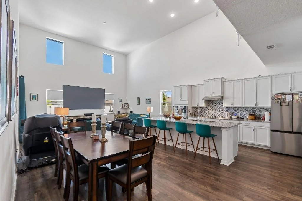 Photo of 1101 LONE PALM WAY