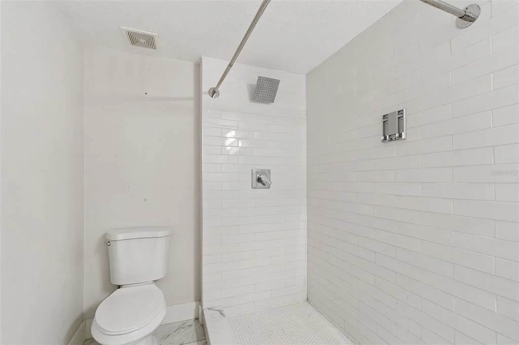 Photo of 125 HARBOR BLUFF DRIVE