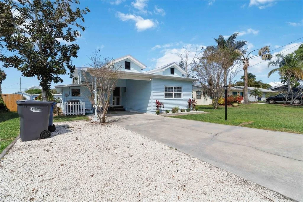 Photo of 607 MANATEE AVENUE