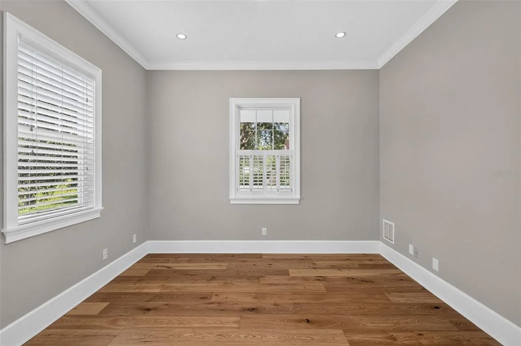 Photo of 580 W 10TH AVENUE