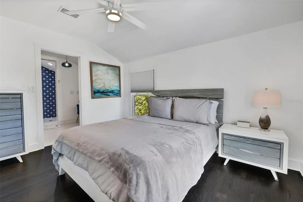Photo of 39 E PARK AVENUE