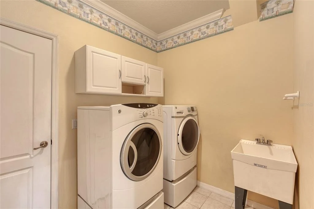 Photo of 5 WATERCLIFF LANE
