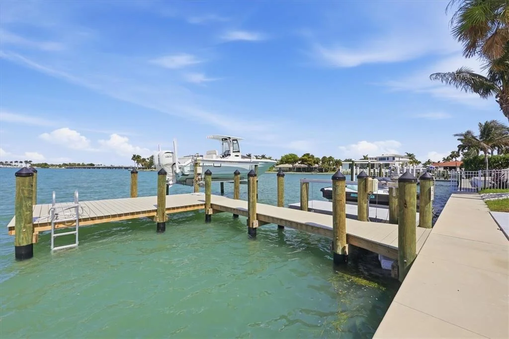 Photo of 216 BIRD KEY DRIVE