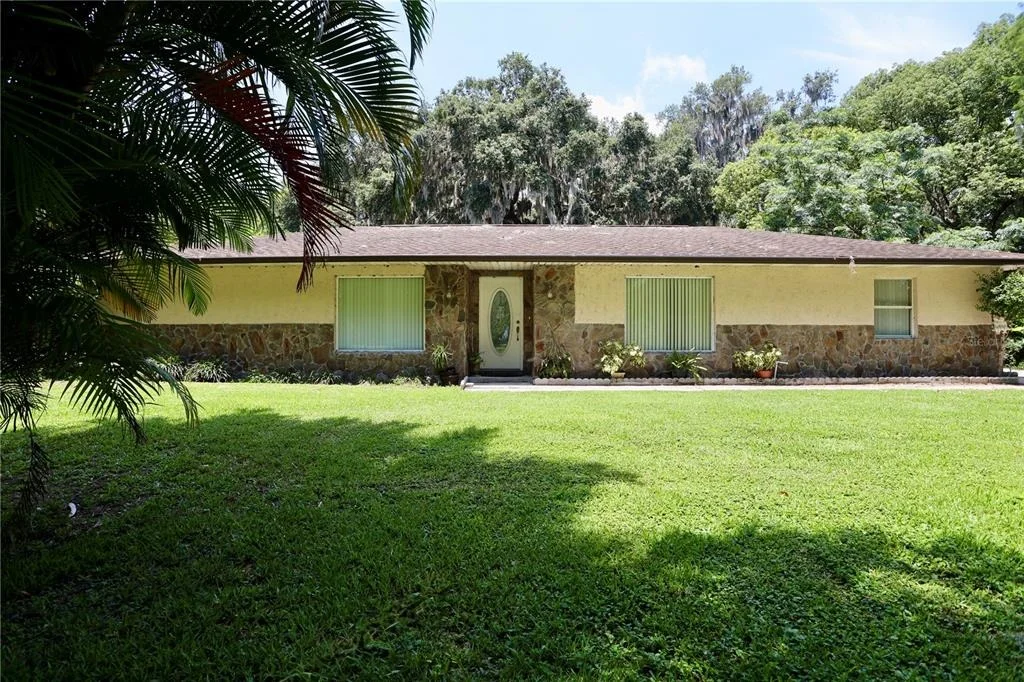 Photo of 860 OAK SHORE DRIVE