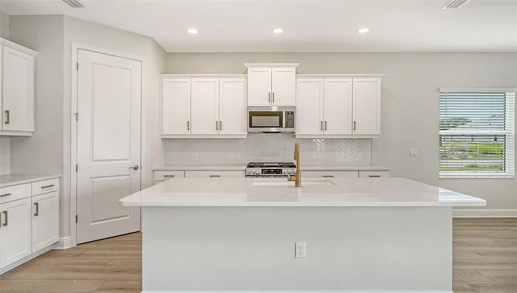 Photo of 10005 POWELL AVENUE