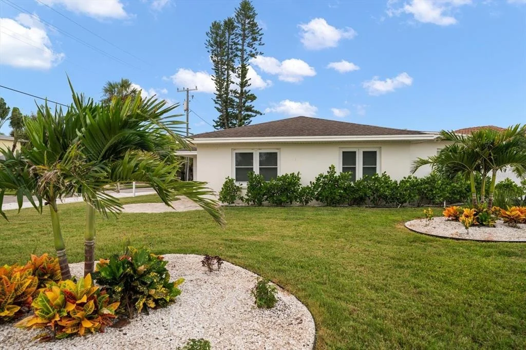 Photo of 1018 BAY ESPLANADE