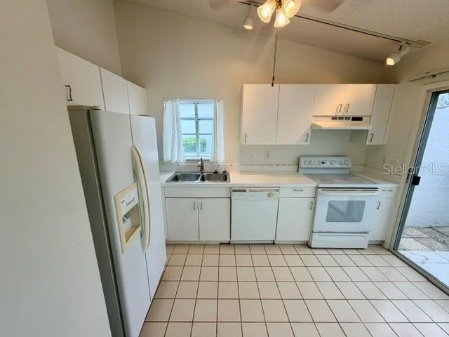 Photo of 950 WATERSIDE LANE
