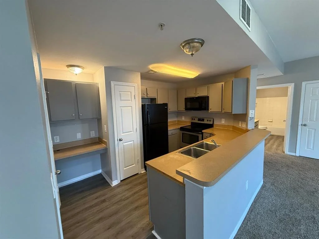 Photo of Unit 307 at 2015 ERVING CIRCLE