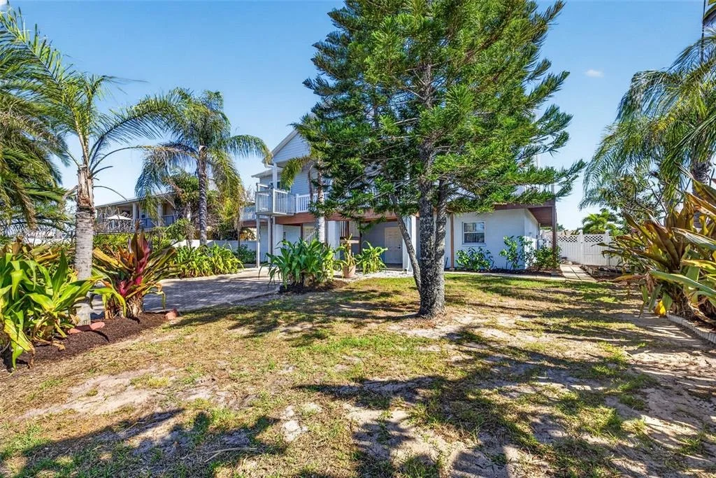 Photo of 821 BLUE HERON BOULEVARD