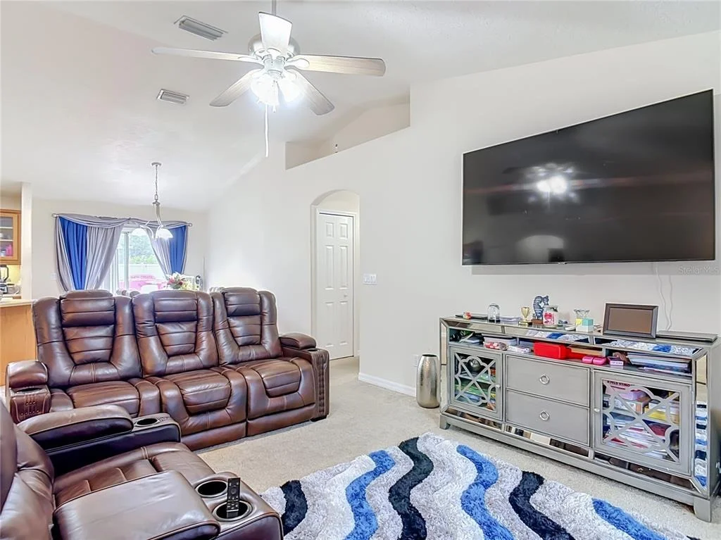 Photo of 8 BAINBRIDGE LANE