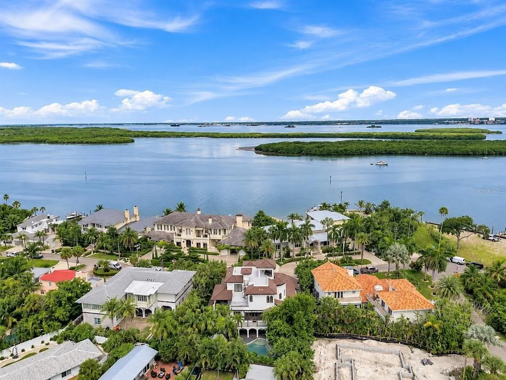 Photo of 980 BAY ESPLANADE