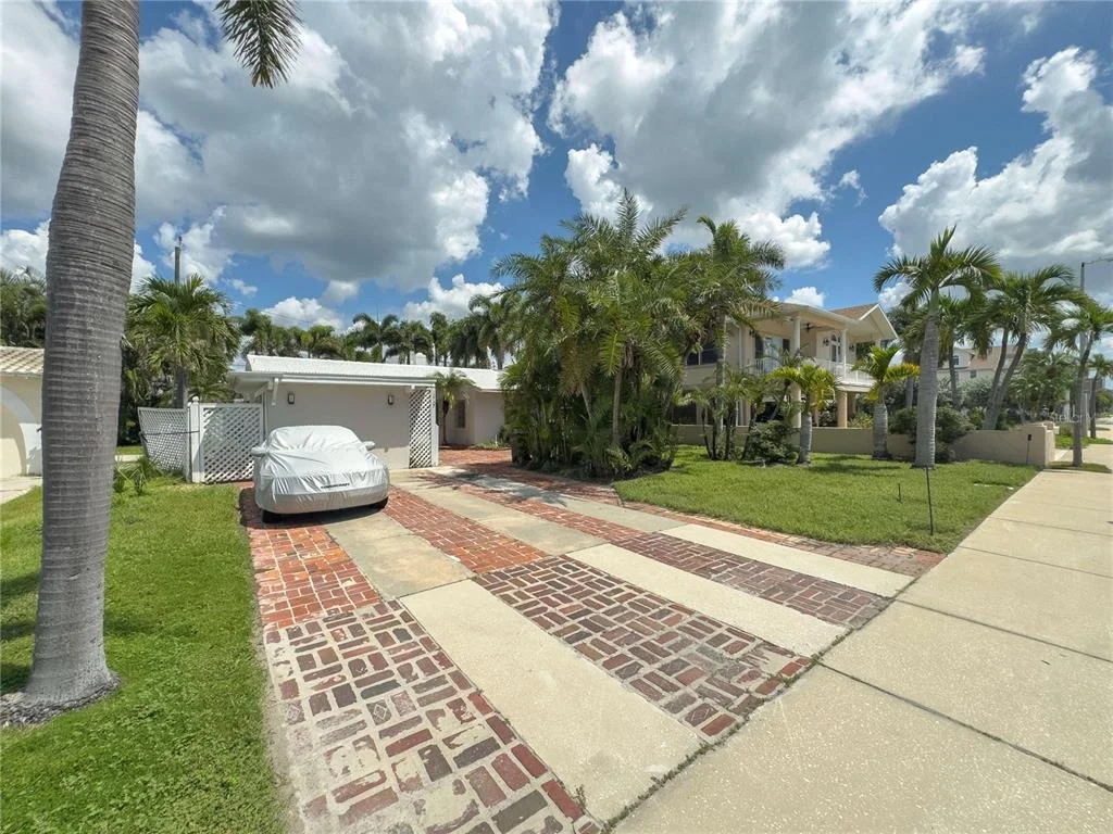 Photo of 16107 GULF BOULEVARD