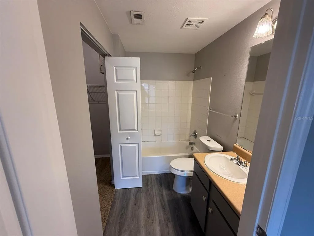 Photo of Unit 307 at 2015 ERVING CIRCLE