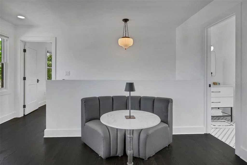 Photo of 39 E PARK AVENUE