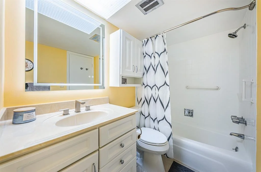 Photo of Unit 604 at 4725 COVE CIRCLE
