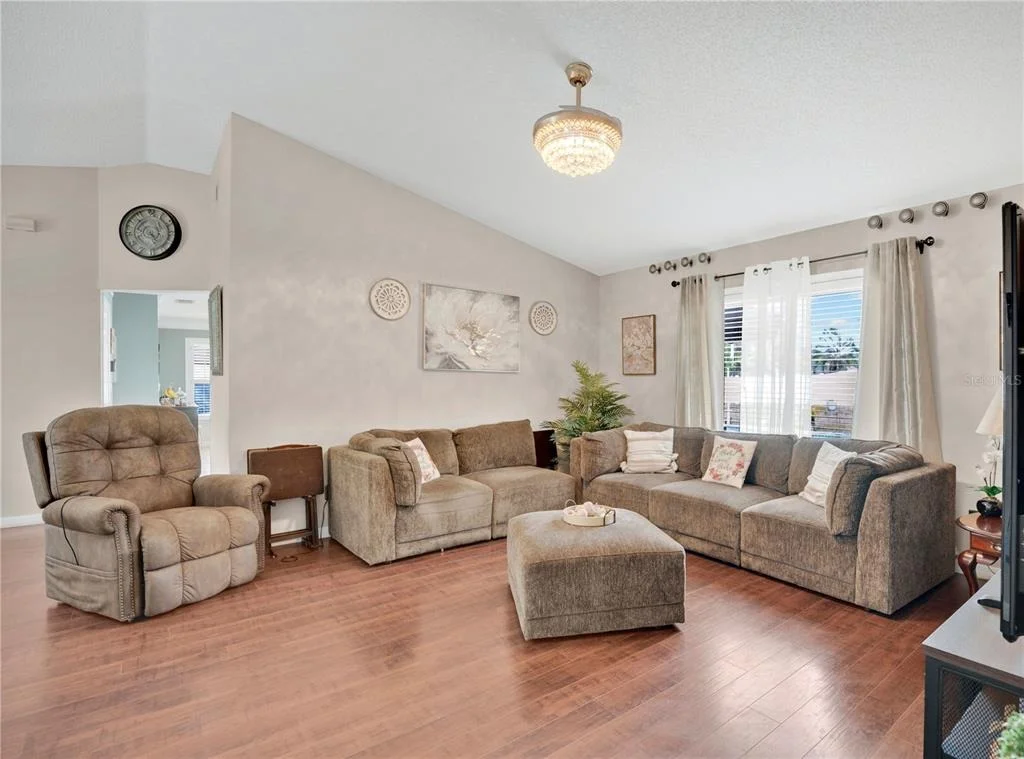 Photo of 985 HEMINGWAY DRIVE