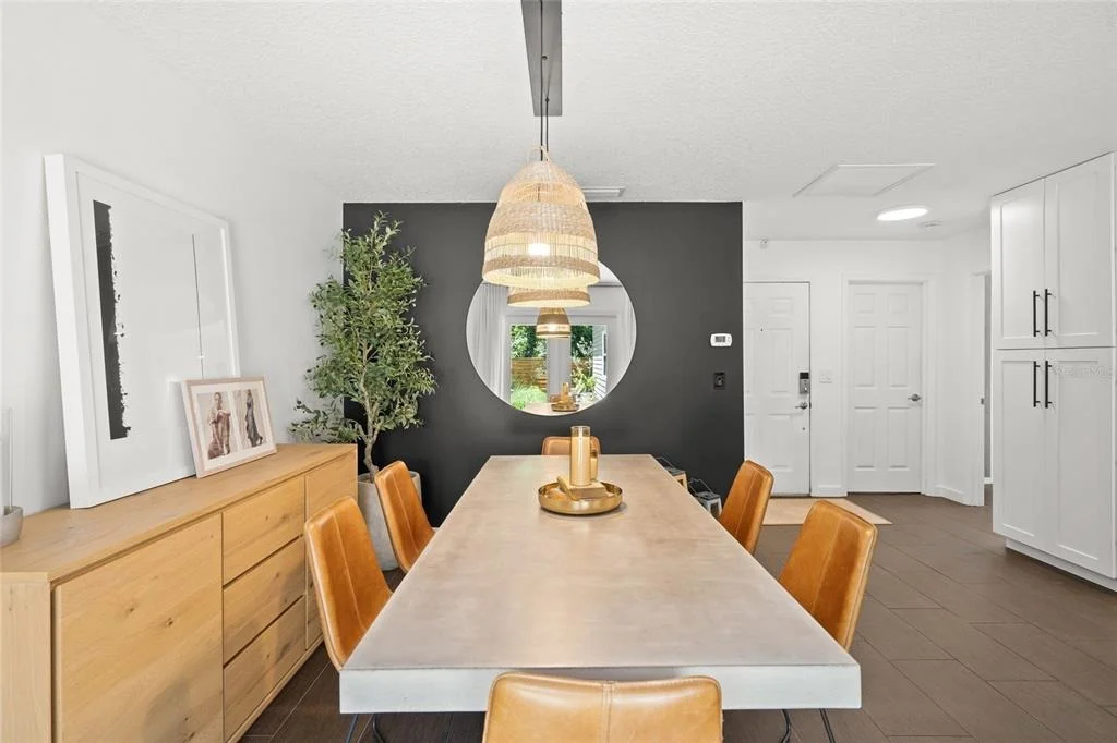 Photo of 319 BEARDED OAKS CIRCLE