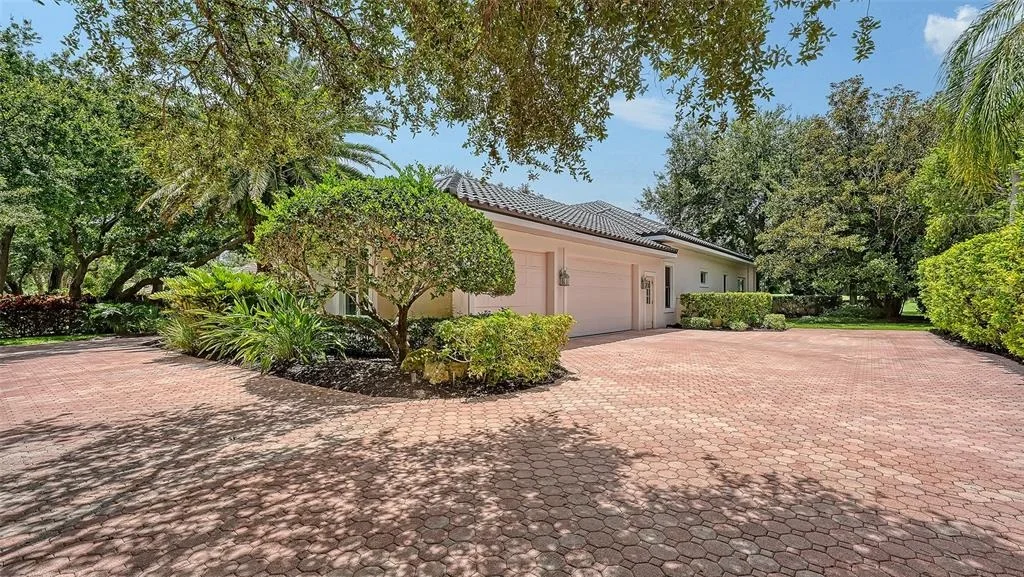 Photo of 402 MACEWEN DRIVE
